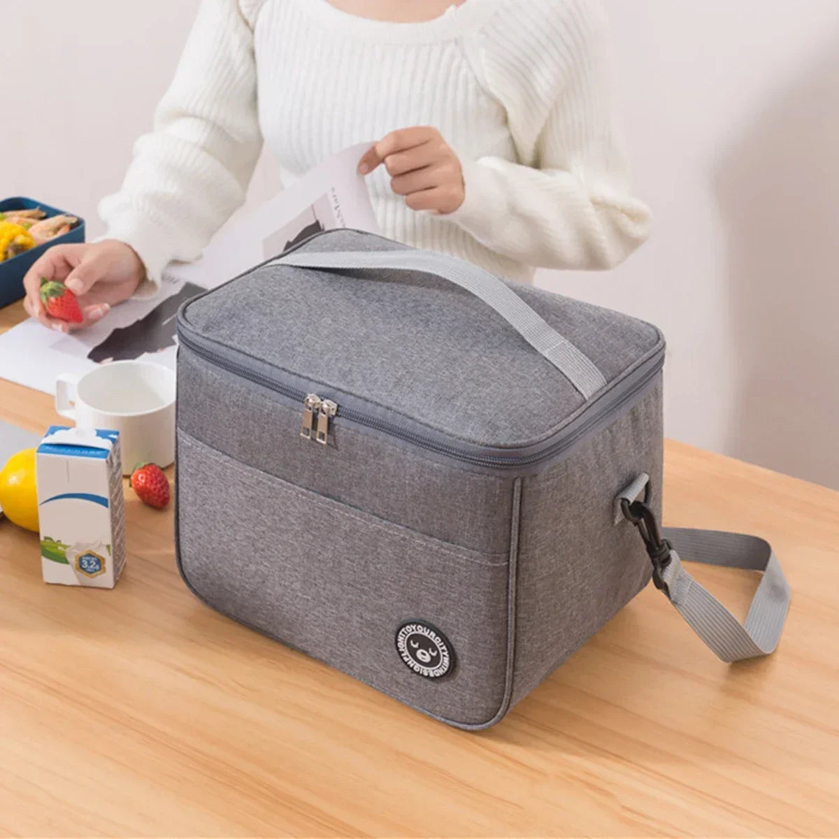Large-capacity hand-held with shoulder strap insulated bag, lunch box bag, student thickened waterproof lunch bag。-zmt